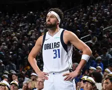 九游会-Karsa重返赛场，出色防守首场状态出色，老鹰观众沸腾！