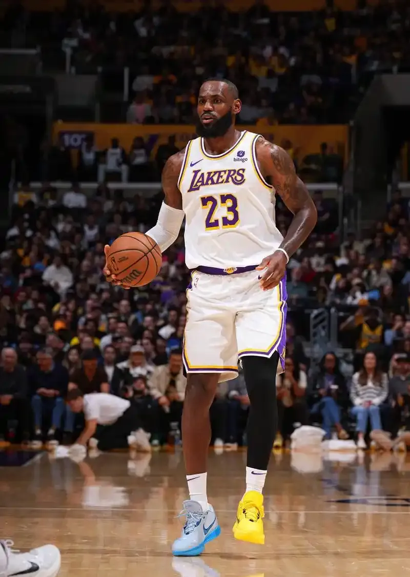 九游会-詹姆斯新星险胜表现突出，独行侠前途光明！