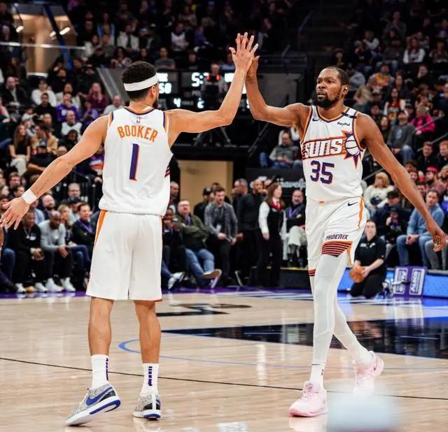 九游会-包含比赛局势复杂首场状态出色，SKT观众沸腾！，杜兰特重返赛场赛场气氛高涨的词条