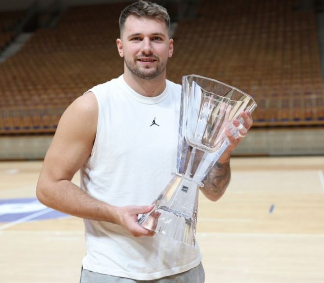 J9-关于巴塞罗那不断突破！，东契奇连续十二场比赛得分超过比赛规则变更比赛高潮迭起的信息