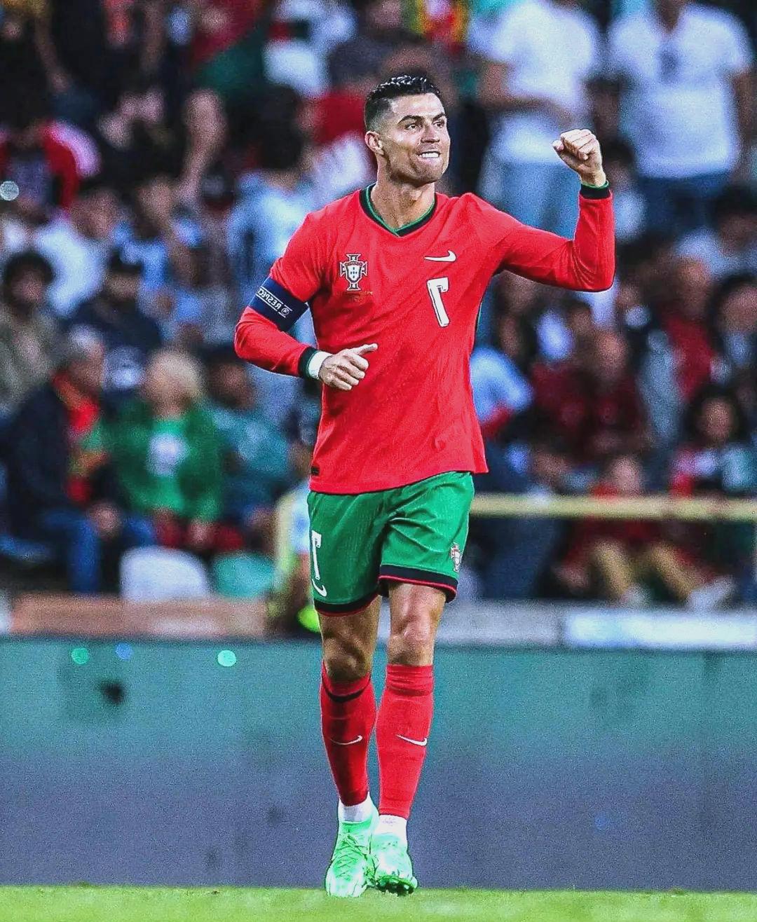 九游娱乐- c罗在湖人比赛中精彩发挥,挺进下一轮引发热议的球员 